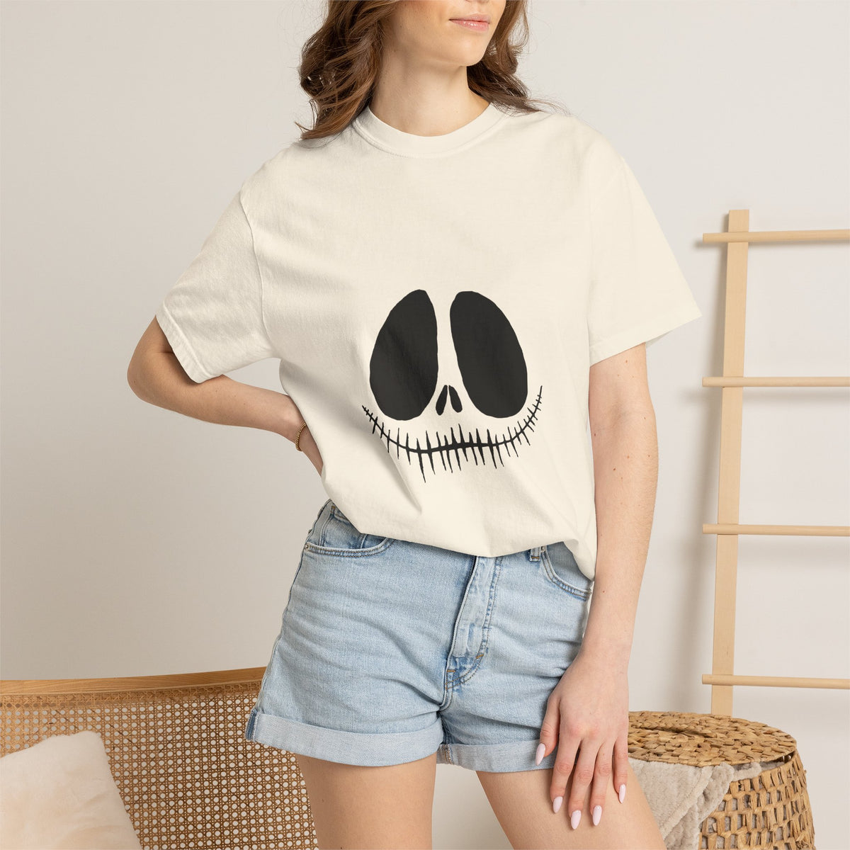 Skull Face Graphic Tee — Minimal Halloween Skull T-Shirt
